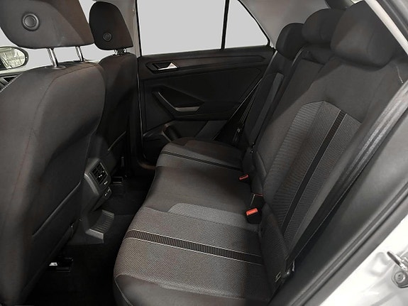 Volkswagen T-Roc 10 of 19