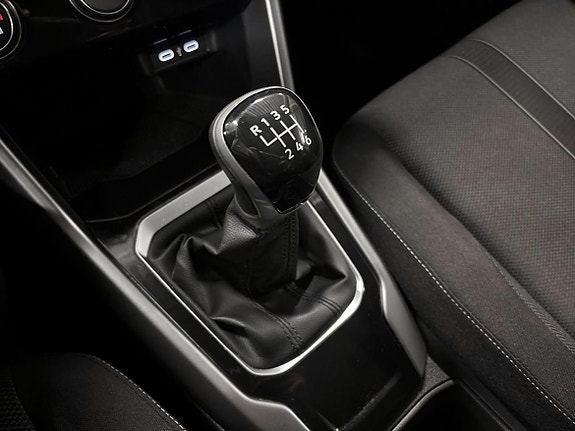 Volkswagen T-Roc 17 of 19