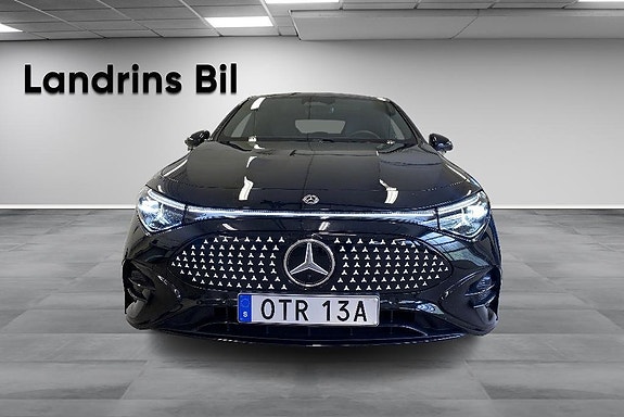 Mercedes-Benz CLA350 2 of 19