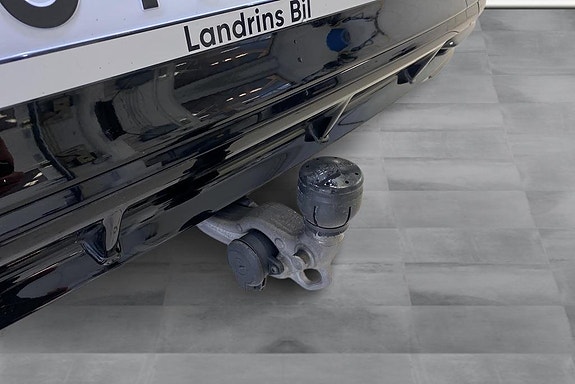 Mercedes-Benz CLA350 17 of 19