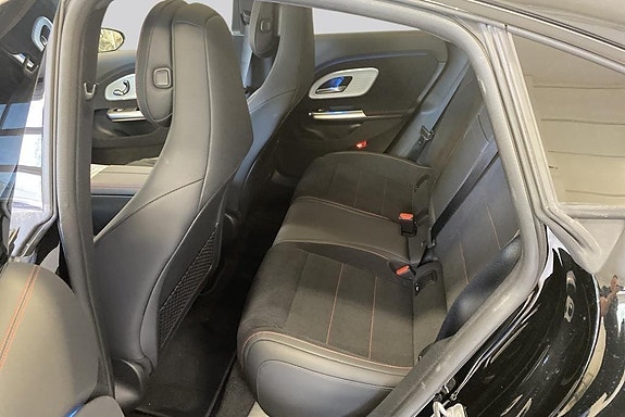 Mercedes-Benz CLA350 9 of 19