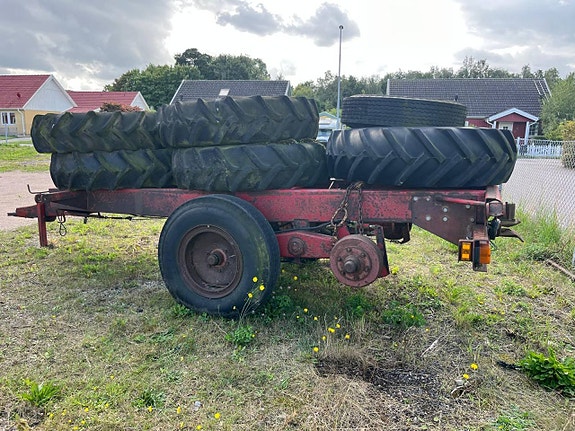 Vagn och fälg med däck 5 of 12