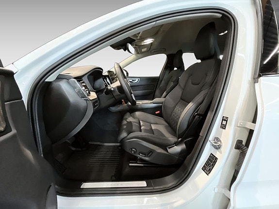 Volvo XC60 9 of 15