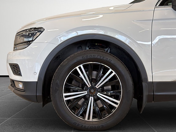 Volkswagen Tiguan 4 of 25