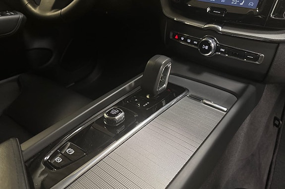 Volvo XC60 16 of 21