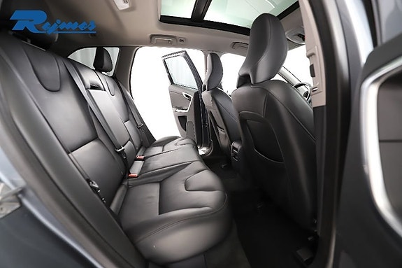 Volvo XC60 10 of 30