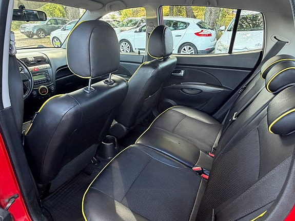 Kia Picanto 12 of 19