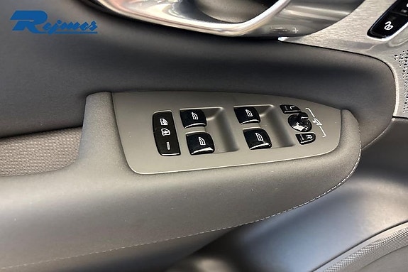 Volvo XC90 24 of 27