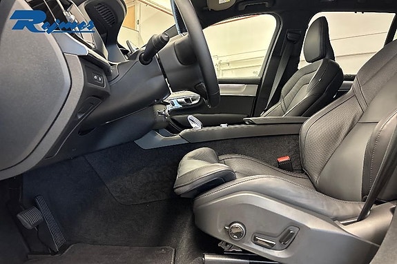 Volvo XC90 8 of 27