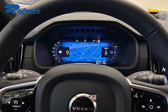 Volvo XC90 12 of 27