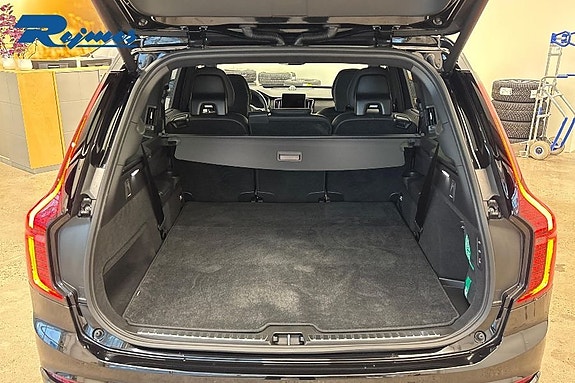 Volvo XC90 14 of 27