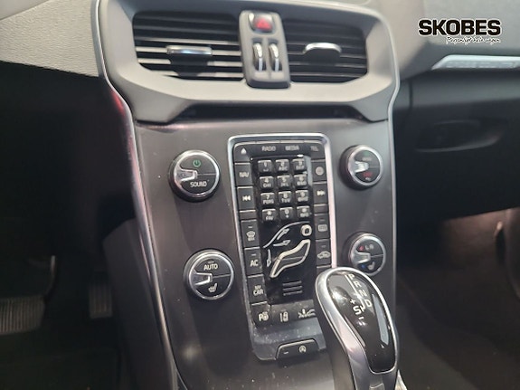 Volvo V40 Cross Country 11 of 19