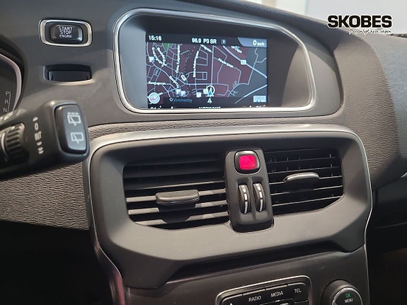 Volvo V40 Cross Country 13 of 19