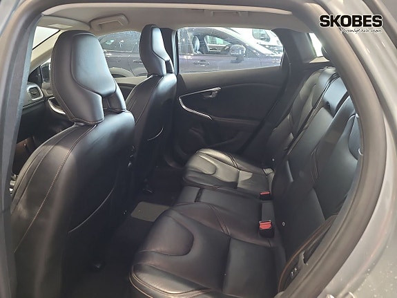 Volvo V40 Cross Country 8 of 19