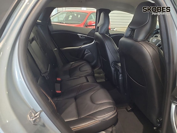 Volvo V40 Cross Country 9 of 19