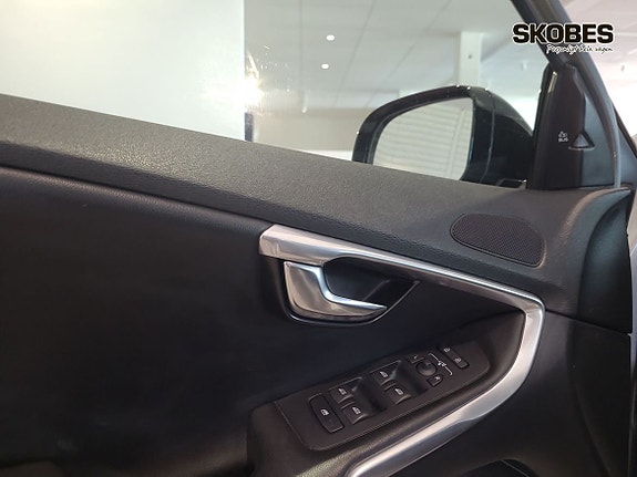 Volvo V40 Cross Country 14 of 19