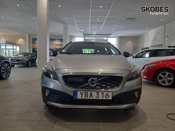 Volvo V40 Cross Country 2 of 19