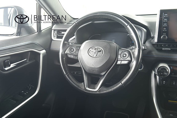 Toyota RAV4 9 of 19