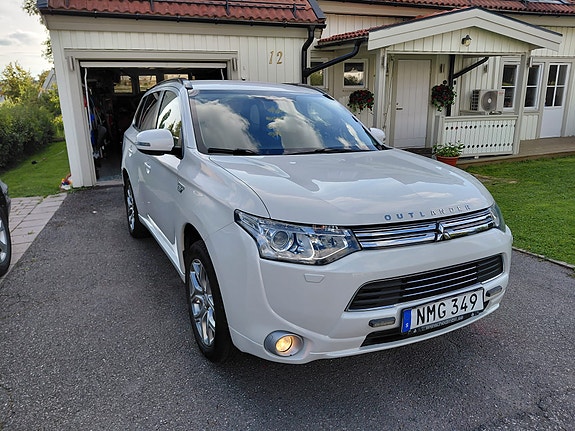 Mitsubishi Outlander 2 of 18