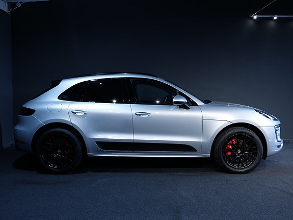 Porsche Macan GTS 2 of 13