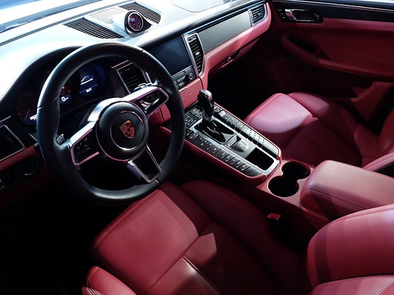 Porsche Macan GTS 10 of 13
