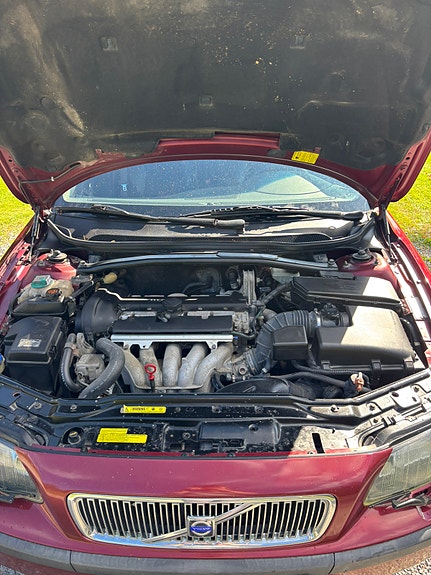 Volvo V70 2 of 4