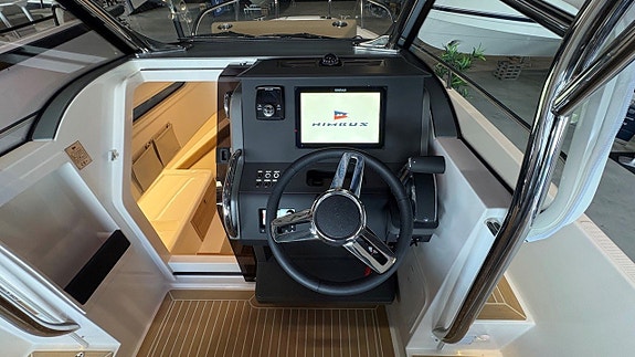 Nimbus T8 T-TOP -26 Mercury V8 300 "FABRIKSNY" 6 of 12