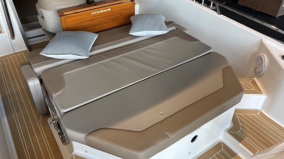 Nimbus T8 T-TOP -26 Mercury V8 300 "FABRIKSNY" 9 of 12