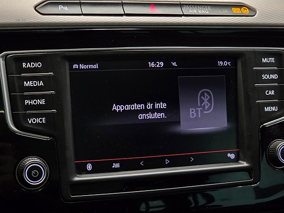 Volkswagen Passat Alltrack 23 of 26