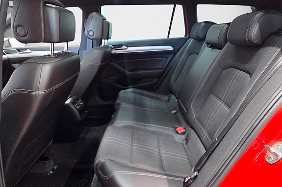 Volkswagen Passat Alltrack 13 of 26