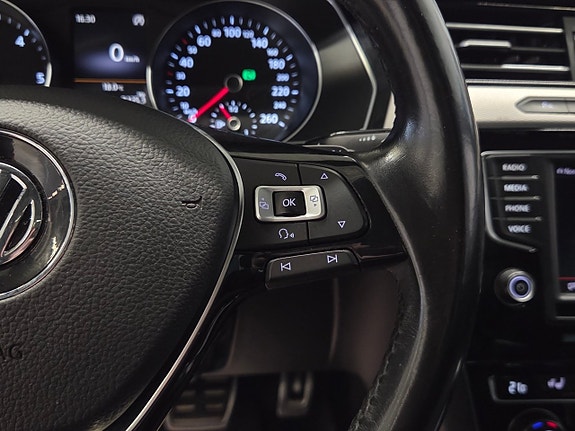Volkswagen Passat Alltrack 19 of 26