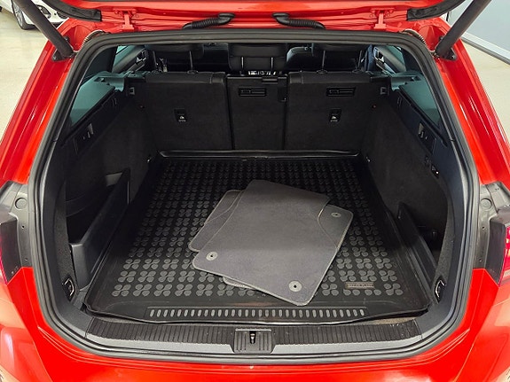 Volkswagen Passat Alltrack 14 of 26