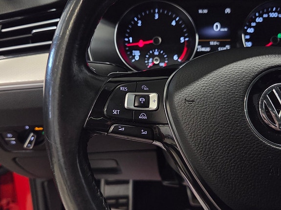 Volkswagen Passat Alltrack 18 of 26