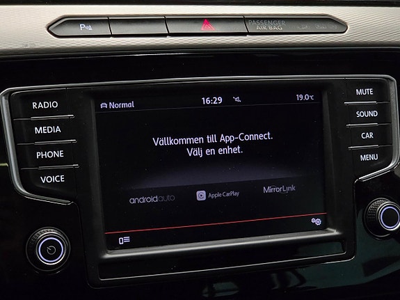 Volkswagen Passat Alltrack 22 of 26