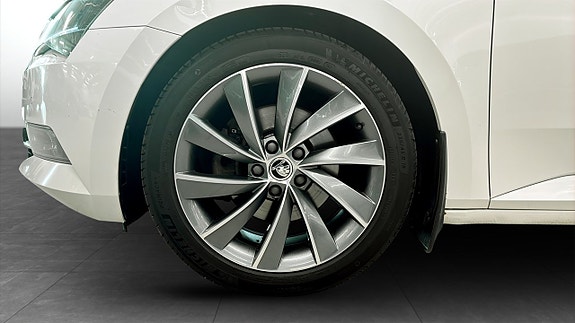 Skoda Superb 9 of 22