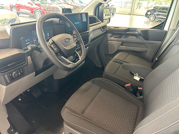 Ford Transit Custom 10 of 13
