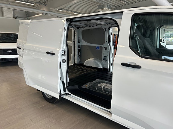 Ford Transit Custom 9 of 13