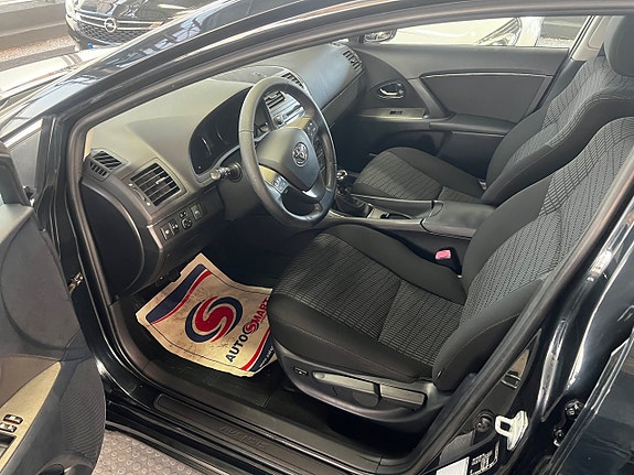 Toyota Avensis 9 of 15