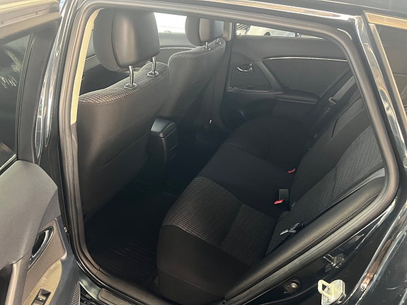Toyota Avensis 10 of 15