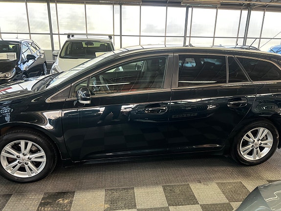 Toyota Avensis 7 of 15