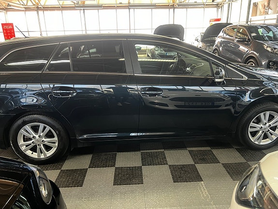 Toyota Avensis 5 of 15