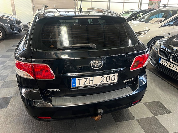 Toyota Avensis 8 of 15
