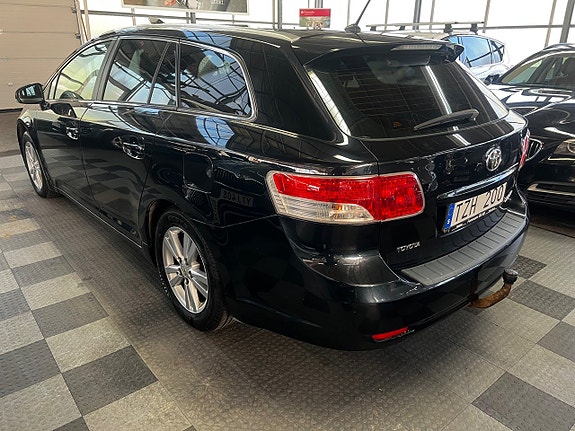 Toyota Avensis 3 of 15