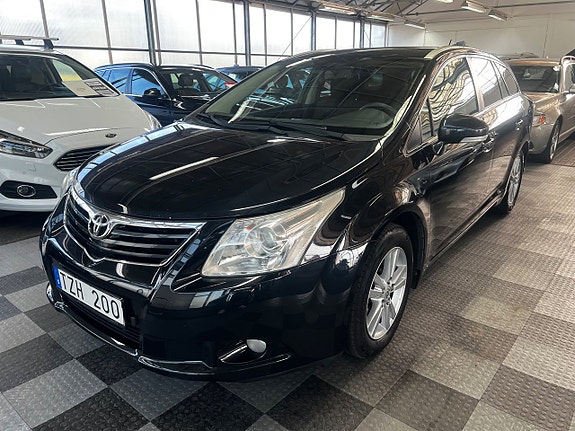 Toyota Avensis 2 of 15