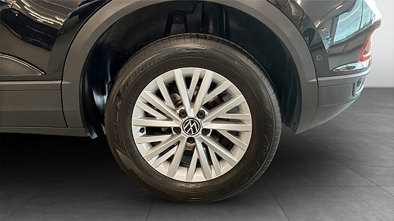Volkswagen T-Roc 6 of 12