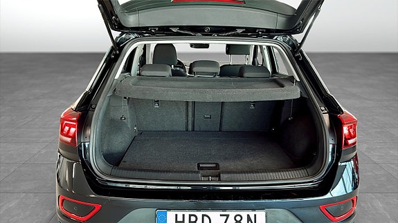Volkswagen T-Roc 12 of 12