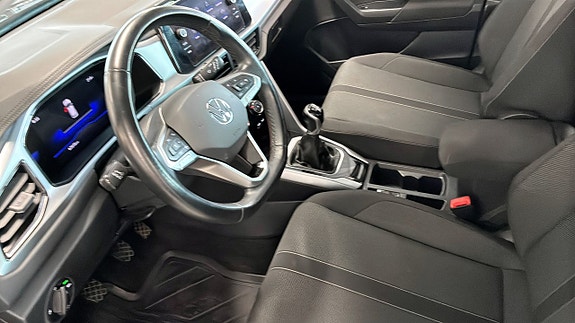 Volkswagen T-Roc 7 of 12