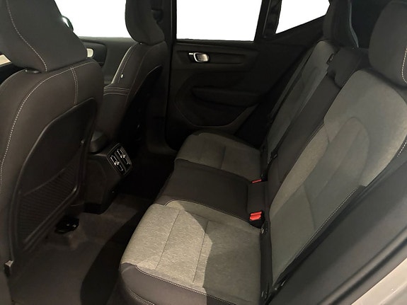 Volvo XC40 7 of 15