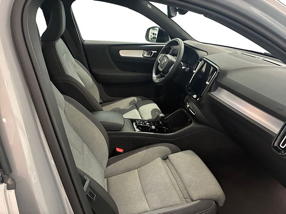 Volvo XC40 4 of 15