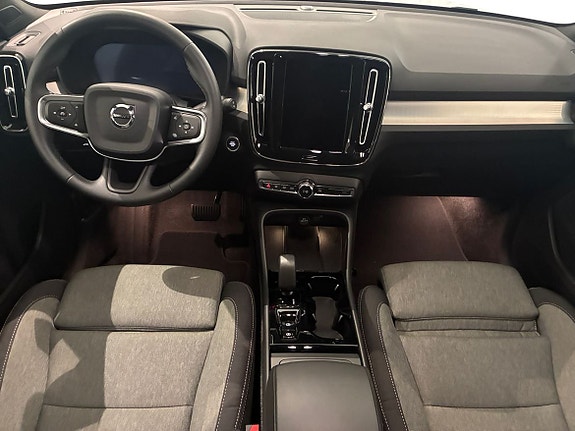 Volvo XC40 5 of 15